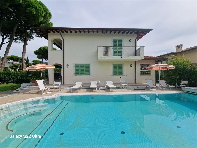 Foto Villa unifamiliare in Via Regeni, Forte dei Marmi Vittoria Apuana