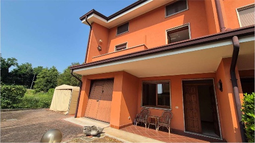 Foto Villa bifamiliare in Strada Statale Goitese  299, Goito Centro