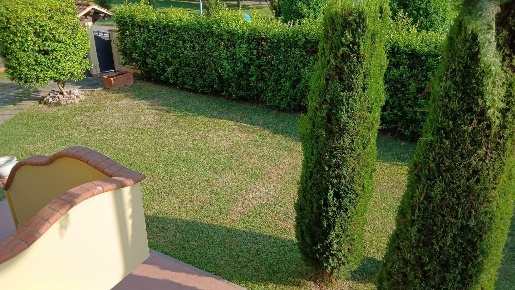 Foto Villa unifamiliare a Vecchiano di 210 m² con 10 locali in vendita