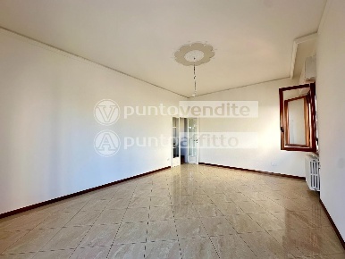 Foto Villa bifamiliare a Lucca San Marco - Acquacalda di 180 m² in affitto