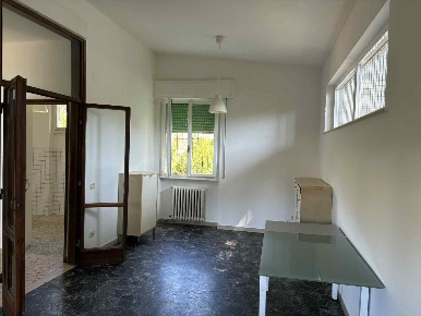 Foto Villa unifamiliare a Pisa Tirrenia di 105 m² con 5 locali in affitto