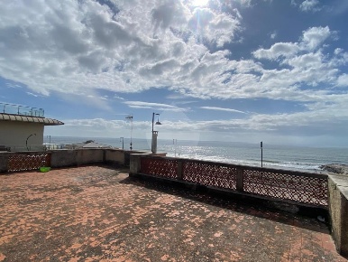 Foto Villa unifamiliare in VIA LUNGOMARE NAZARIO SAURO, Minturno di 220 m²