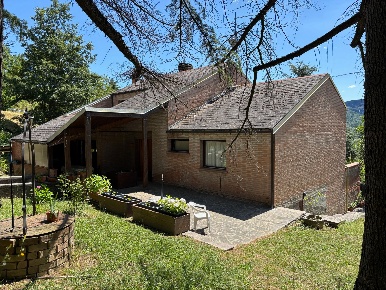 Foto Villa unifamiliare in via campeggio, Monghidoro di 300 m² con 8 locali