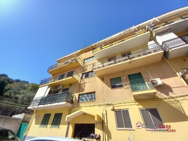 Foto Appartamento in Via Ghinigò, Messina Gazzi di 80 m² con 3 locali