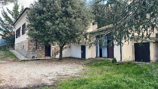 Foto Casa indipendente a Massa Marittima di 137 m² con 5 locali in vendita