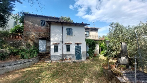 Foto Casa indipendente a Carmignano di 138 m² con 5 locali in vendita