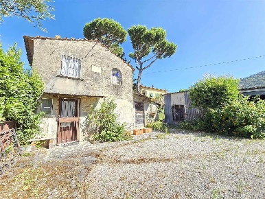 Foto Villa unifamiliare a Pietrasanta di 120 m² con 9 locali in vendita