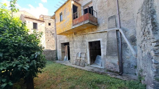 Foto Case semi ndipendenti a Mercato San Severino Spiano di 136 m²