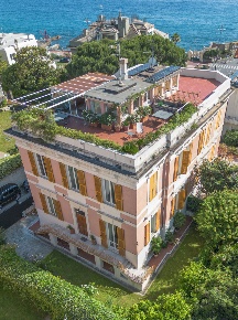 Foto Appartamento in Via alla Torre dell'Amore, Genova Albaro di 385 m²