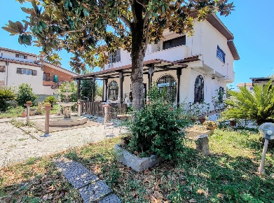 Foto Villa unifamiliare in Via Bitti 136, Roma Rocca Cencia di 236 m²