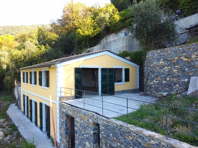 Foto Casa indipendente a Zoagli Centro di 210 m² con 8 locali in vendita