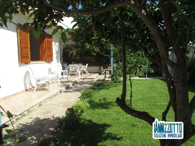 Foto Villa unifamiliare a Ragusa di 100 m² con 4 locali in affitto