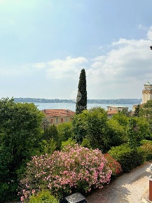Foto Appartamento in via sette case  2, Gardone Riviera Centro di 100 m²