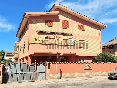 Foto Appartamento in Via Giorgio Giorgis, Fiumicino Isola Sacra di 160 m²