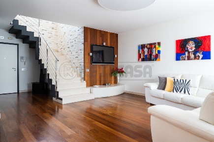 Foto Appartamento in Via Lago Maggiore, Altamura di 234 m² con 5 locali