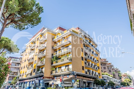 Foto Appartamento in via guido de ruggiero, Roma Eur di 162 m² con 8 locali