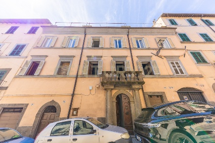 Foto Villa unifamiliare in Viale Giuseppe Mazzini 36, Viterbo di 754 m²