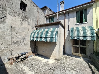 Foto Appartamento in Via Bernardo Cezza 1A, Rovigo di 83 m² con 3 locali