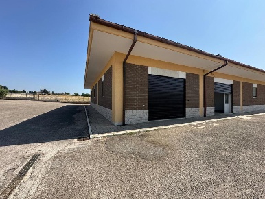 Foto Capannone industriale a Fiano Romano di 350 m² con 1 locali in affitto