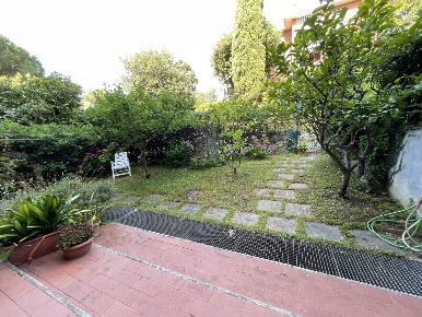 Foto Appartamento in Via Gabriele Rossetti 49, Genova Quarto di 125 m²