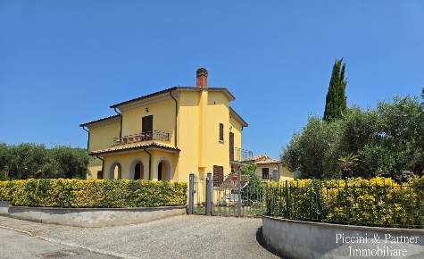 Foto Villa unifamiliare in Via delle Vigne, Tuoro sul Trasimeno di 220 m²