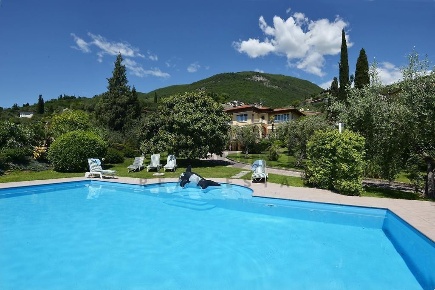 Foto Villa unifamiliare in Via delle Arche 2, Gardone Riviera di 374 m²