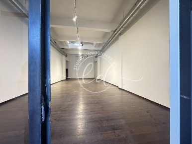 Foto Capannone industriale a Pietrasanta di 180 m² con 2 locali in vendita
