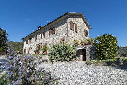 Foto Casa indipendente a Sarzana Olmo, Santa Caterina, Falcinello di 400 m²