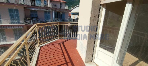 Foto Appartamento in Via Goffredo Mameli, Taggia Centro di 105 m²