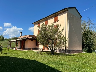 Foto Villa unifamiliare in NIBBIANO, Alta Val Tidone di 249 m² con 5 locali