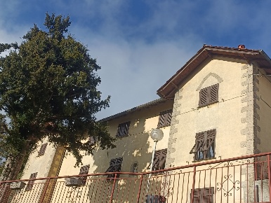 Foto Appartamento in Via Prato 21, Savignone Centro di 60 m² con 5 locali