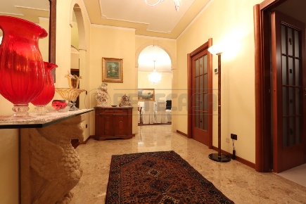 Foto Appartamento in Via dei Cairoli 24, Vicenza di 160 m² con 7 locali