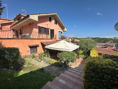 Foto Villa unifamiliare in Via GuidoReni, Guidonia Montecelio Pichini