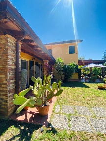 Foto Villa unifamiliare a Castelnuovo Magra Ospedale di 250 m² con 7 locali