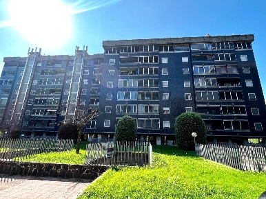 Foto Appartamento in via Monte San Gabriele, Novara di 100 m² con 2 locali