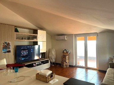 Foto Attico in via Monte San Gabriele, Novara di 100 m² con 2 locali