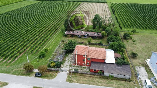 Foto Casa indipendente a San Quirino di 308 m² con 20 locali in vendita