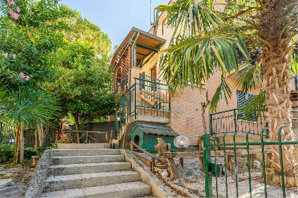 Foto Appartamento in Via della Spiga, Perugia di 160 m² con 4 locali