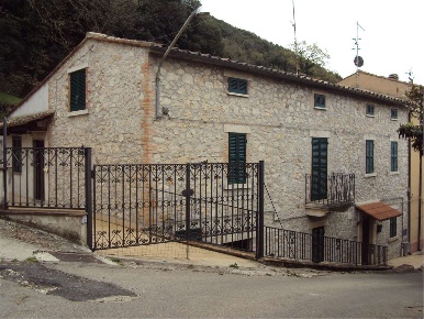 Foto Casa indipendente in poggio 13, Guardea Acquaforte di 220 m²