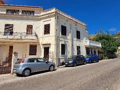 Foto Appartamento in Via Mulini, Monreale Centro di 102 m² con 4 locali