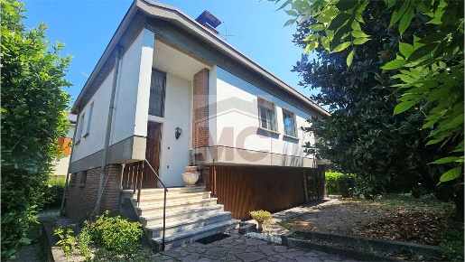 Foto Villa unifamiliare in Viale  Resistenza 24/b, Rubiera in vendita