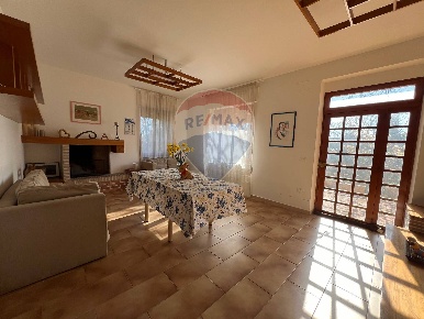 Foto Appartamento a Crecchio di 309 m² con 9 locali in vendita