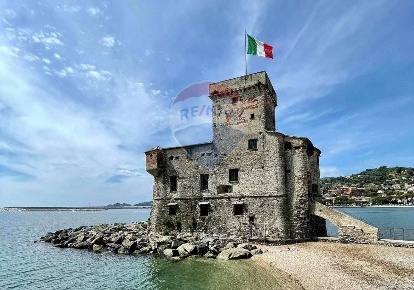Foto Appartamento in Via F D'assise, Rapallo Castello - Don Minzoni