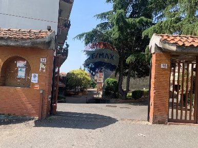 Foto Box in Via Stazzone, Aci Sant'Antonio Centro di 35 m² con 1 locali