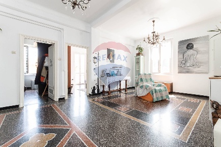 Foto Appartamento in Via Dello Zucco, Genova Quarto di 105 m² con 5 locali