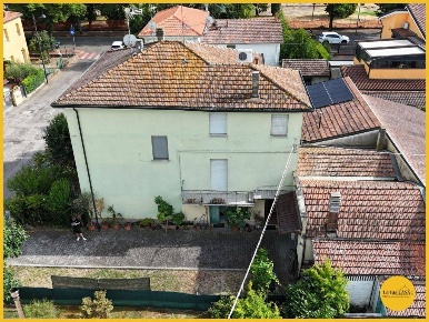 Foto Villa a schiera a Molinella di 151 m² con 6 locali in vendita