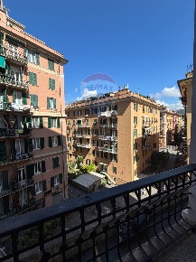Foto Appartamento in Via Nizza, Genova Albaro di 110 m² con 7 locali