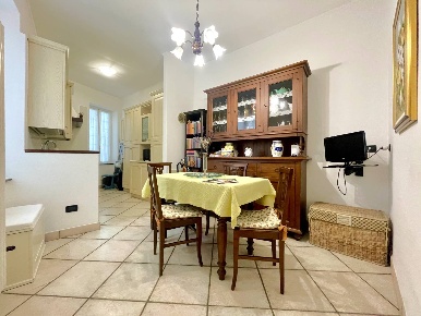 Foto Appartamento in Via Vincenzo Bosio, Pietra Ligure di 77 m² in vendita