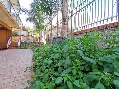 Foto Villa singola in Via Livenza, Catania Rapisardi di 230 m² con 8 locali