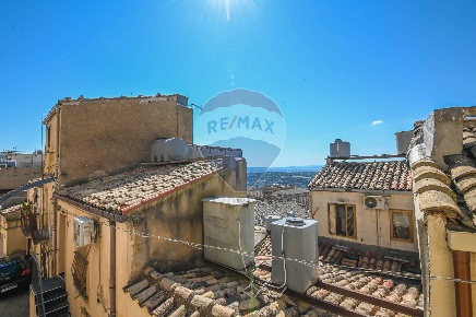 Foto Appartamento in Via Ex Matrice, Caltagirone Centro di 120 m²